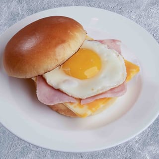 Huevos con jamon & Colby Jack Brioche